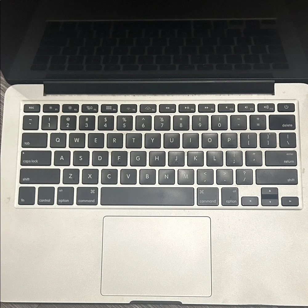 Apple MacBook Pro in Sleek Silver